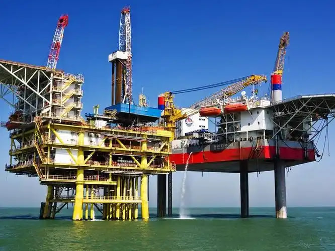 原油期货市场的机会与挑战：大宗商品的长线投资前景，原油期货大涨原因